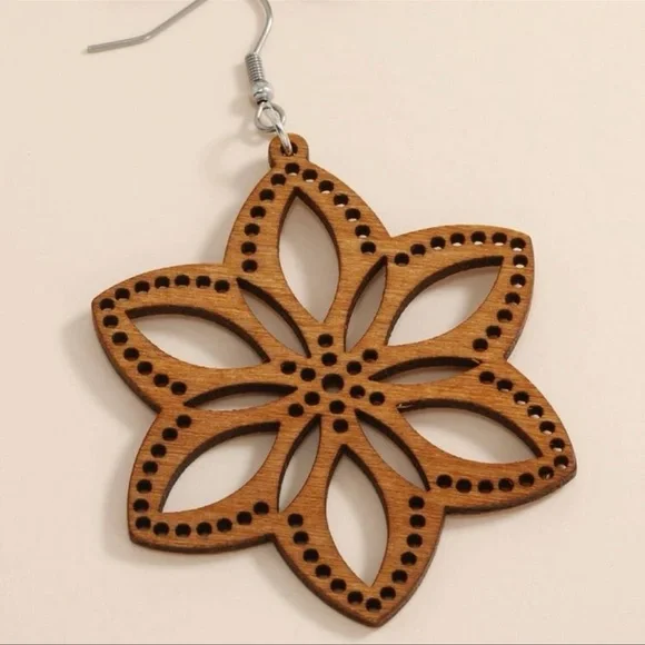 Boho wood flower dangle earrings brown OS - Picture 2 of 4